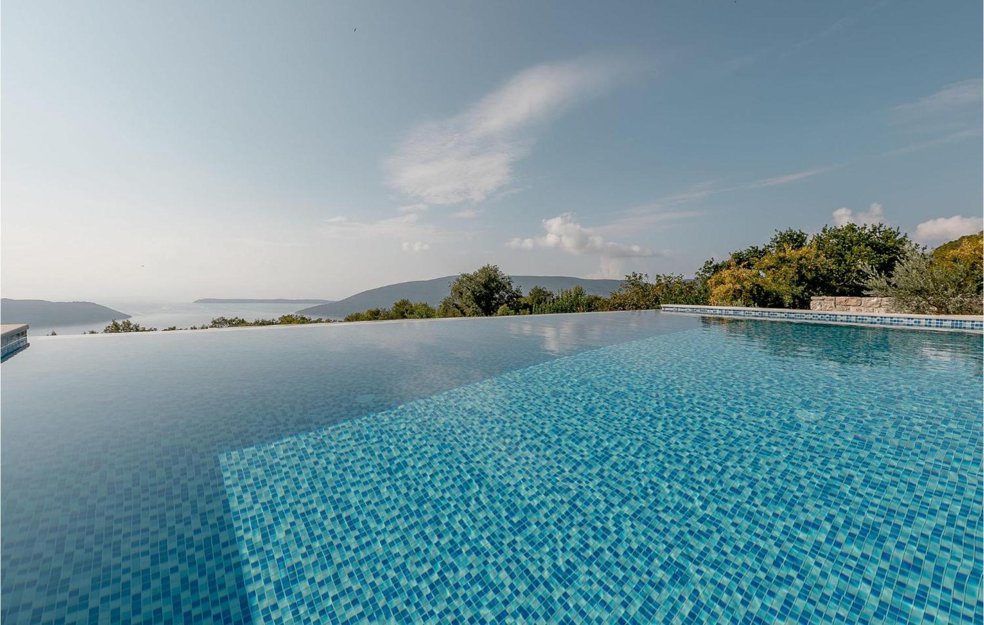 Amazing Home In Herceg Novi With House Sea View Exteriör bild