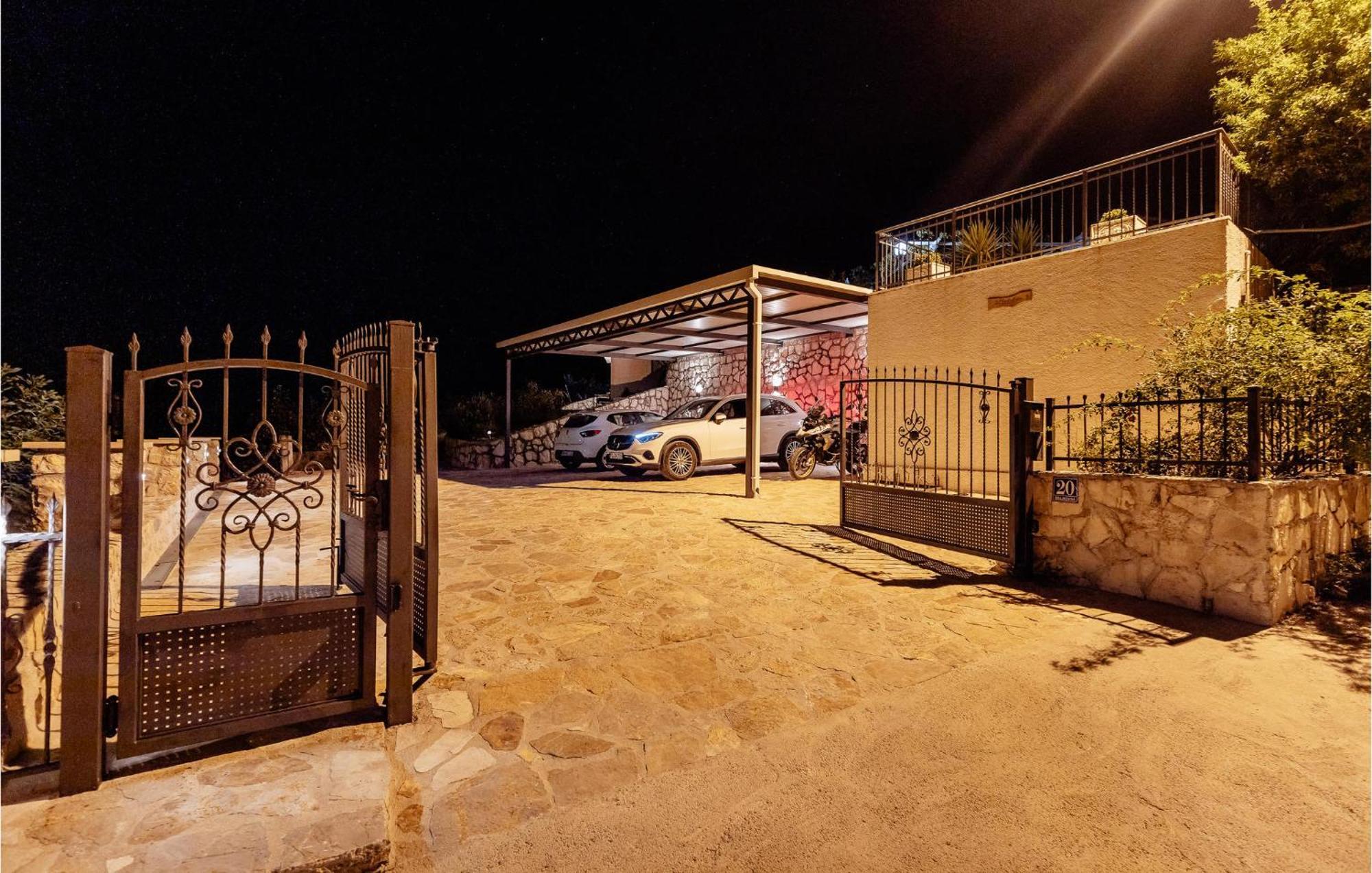 Amazing Home In Herceg Novi With House Sea View Exteriör bild