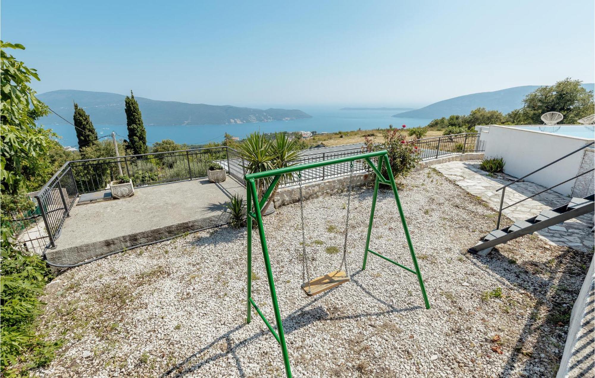 Amazing Home In Herceg Novi With House Sea View Exteriör bild